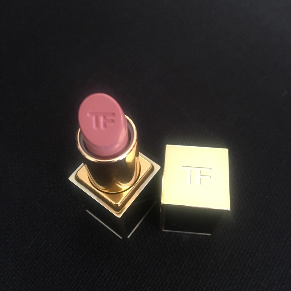 Tom Ford lipstick “Alexander 82”